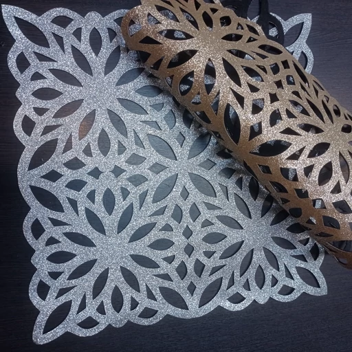 رومیزی مربع چرم اکلیلی مدل پاییز 30 سانتی