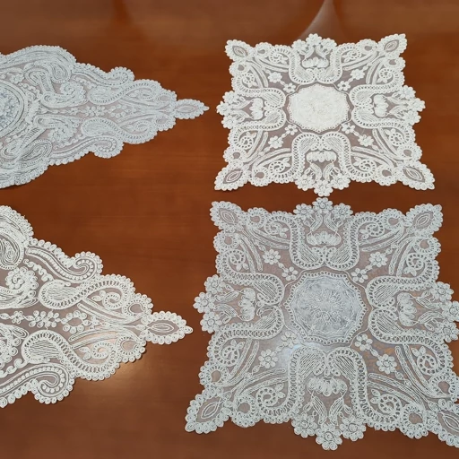 سرویس رومیزی پنج تکه دانتل مخمل طرح آنتیک