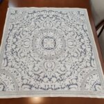 رومیزی مربع مخمل شاین ابریشمی طرح ترنج 92سانت رومیزی مربع مخمل شاین ابریشمی طرح ترنج 92سانت