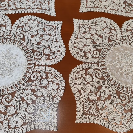 رومیزی مربع دانتل مخمل سه تکه طرح قلب جدید