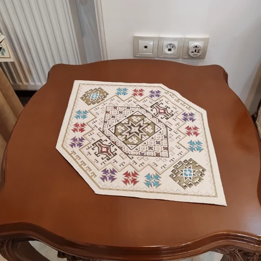 رومیزی عسلی تک مخمل ابریشم طرح عشایر 33*50