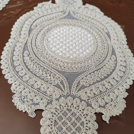 رومیزی دانتل بیضی سه تکه طرح گندمک ایرانی