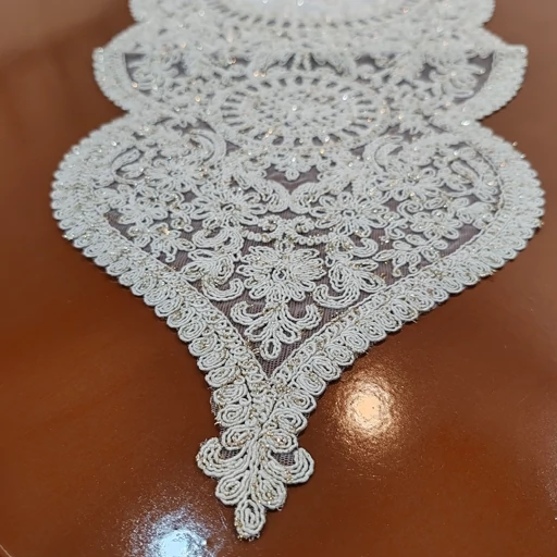 سرویس رومیزی دانتل مخمل ترک چهار تکه مدل تاج