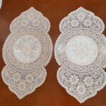 رومیزی عسلی زیبشقابی دانتل مخمل طرح ورساچه 55