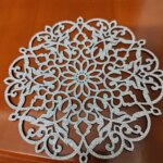 رومیزی توسینی گرد چرم اکلیلی طرح بهار 20 سانت