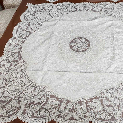 رومیزی مربع مخمل دانتل طرح ترک کیمیا 90 سانت