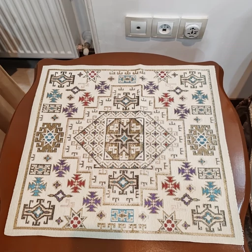 رومیزی مربع مخمل ابریشم شاین دار طرح عشایر 45