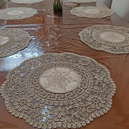 رومیزی عسلی زیربشقابی گرد دانتل طرح ورساچه جدید