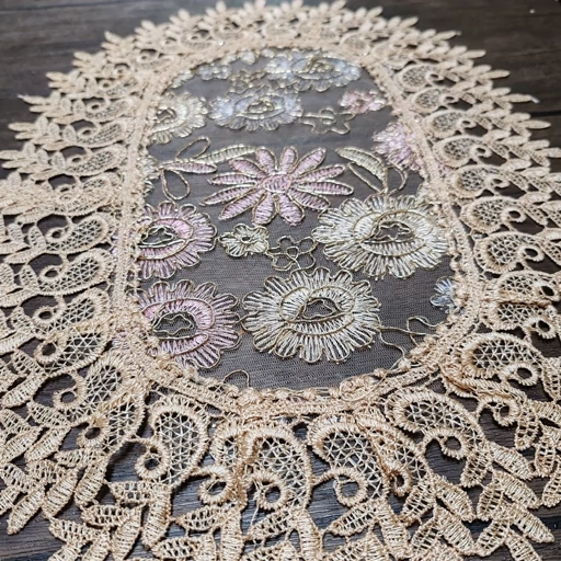 رومیزی عسلی مربع گیپوری سایز 40 سانتی