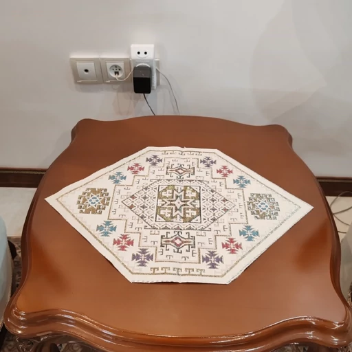 رومیزی عسلی تک مخمل ابریشم طرح عشایر 33*50