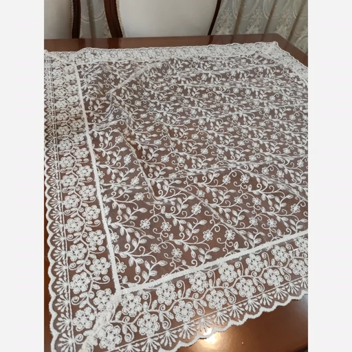 رومیزی مربع حریر گیپور حاشیه دار سایز 90