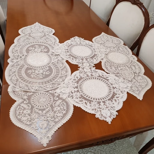 سرویس رومیزی چهار تکه دانتل مخمل طرح کیمیا