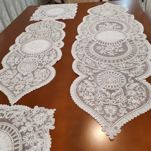 سرویس رومیزی چهار تکه دانتل مخمل طرح کیمیا