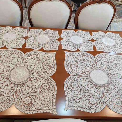 رومیزی مربع دانتل مخمل سه تکه طرح قلب جدید