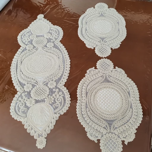 رومیزی دانتل بیضی سه تکه طرح گندمک ایرانی