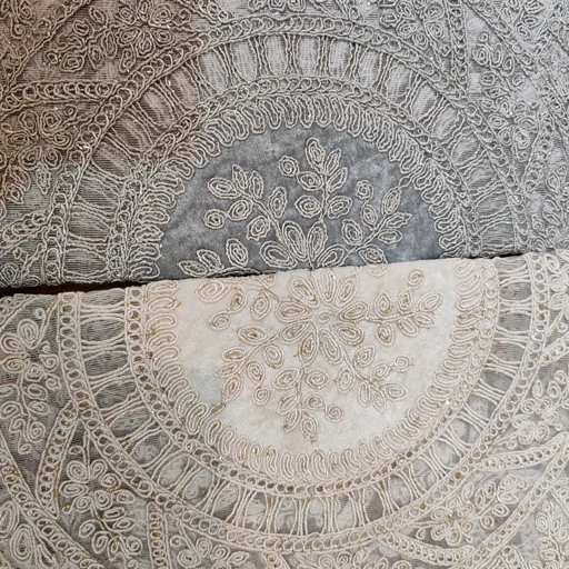 رومیزی مربع مخمل دانتل طرح ترک کیمیا 90 سانت