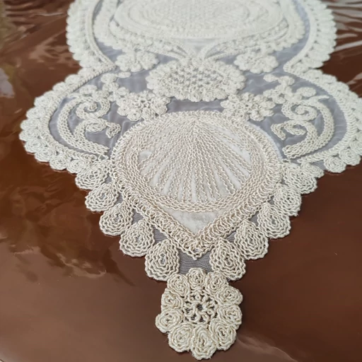 رومیزی دانتل بیضی سه تکه طرح گندمک ایرانی