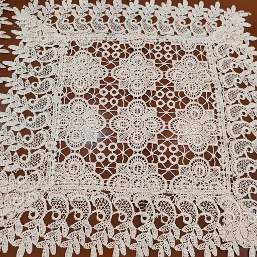 رومیزی عسلی مربع گیپوری سایز 40 سانتی