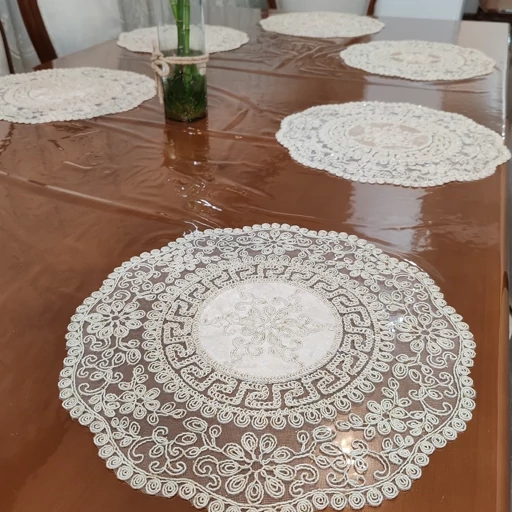 رومیزی عسلی زیربشقابی گرد دانتل طرح ورساچه جدید