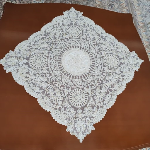 رومیزی مربع دانتل شاین دار سه تکه طرح کیمیا