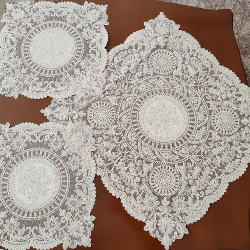 رومیزی مربع دانتل شاین دار سه تکه طرح کیمیا