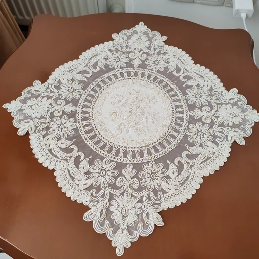 رومیزی مربع دانتل شاین دار سه تکه طرح کیمیا