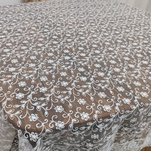 رومیزی غذاخوری چهار نفره مربع حریر گیپور 140