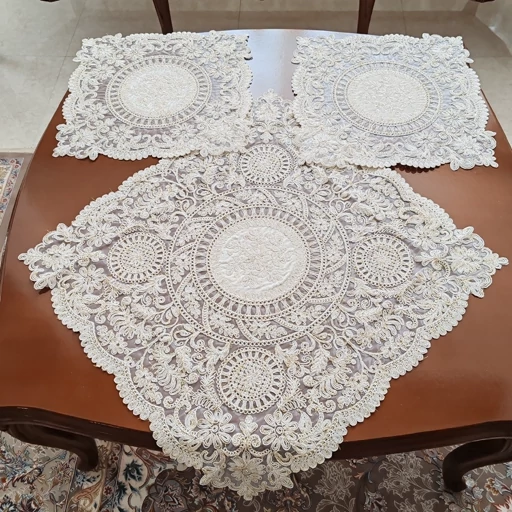 رومیزی مربع دانتل شاین دار سه تکه طرح کیمیا