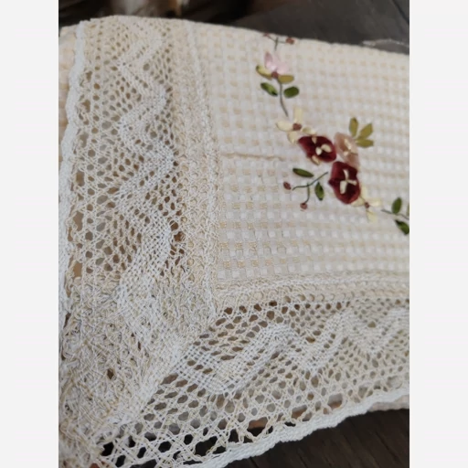 رومیزی غذاخوری دوربافت ربان دوزی کار دست سایز 220