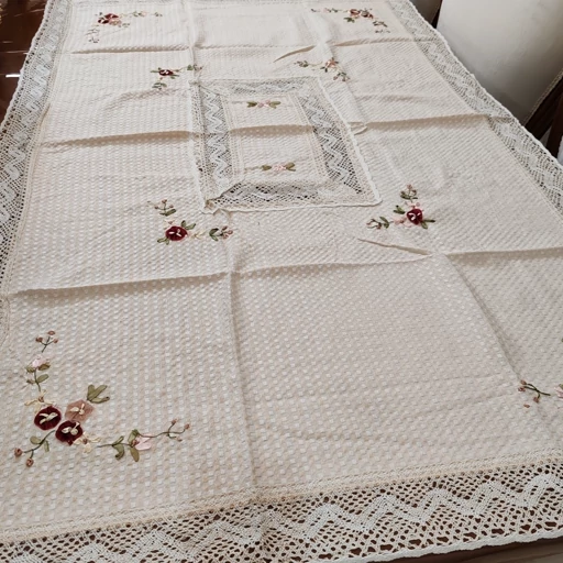 رومیزی غذاخوری دوربافت ربان دوزی کار دست سایز 220