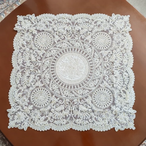 رومیزی مربع دانتل شاین دار سه تکه طرح کیمیا