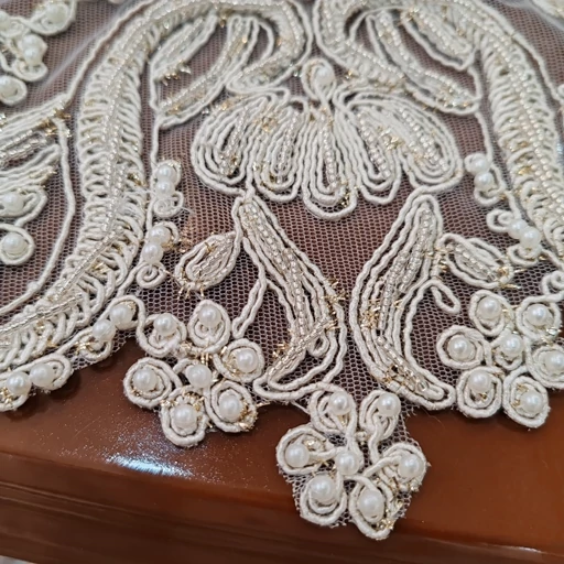 رومیزی ملیله و مروارید دوزی مخمل دانتل سه تکه طرح لاله