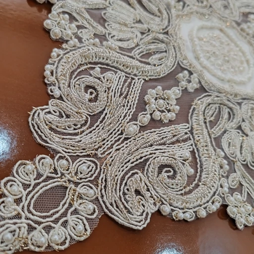 رومیزی ملیله و مروارید دوزی مخمل دانتل سه تکه طرح لاله