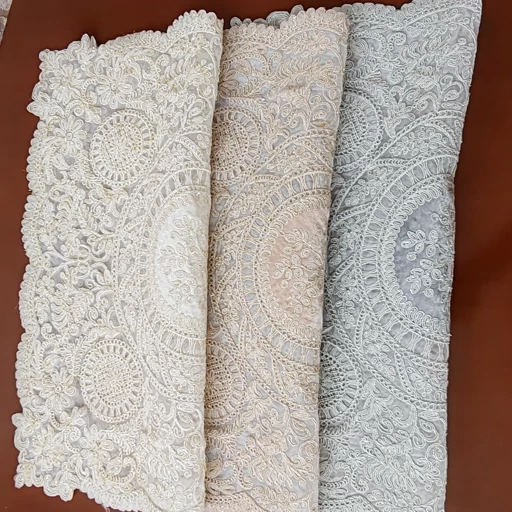 رومیزی مربع دانتل شاین دار سه تکه طرح کیمیا