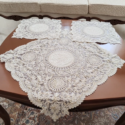 رومیزی مربع دانتل شاین دار سه تکه طرح کیمیا