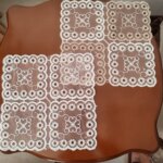 رومیزی مربع کوچک حریر گیپور گل گرد30*30
