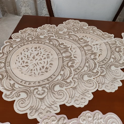 رومیزی چهار تکه مخمل شاین ابریشمی طرح پفکی