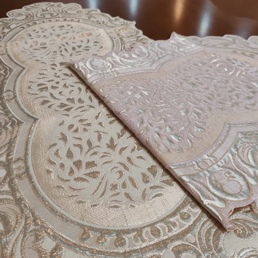 رومیزی چهار تکه مخمل شاین ابریشمی طرح پفکی