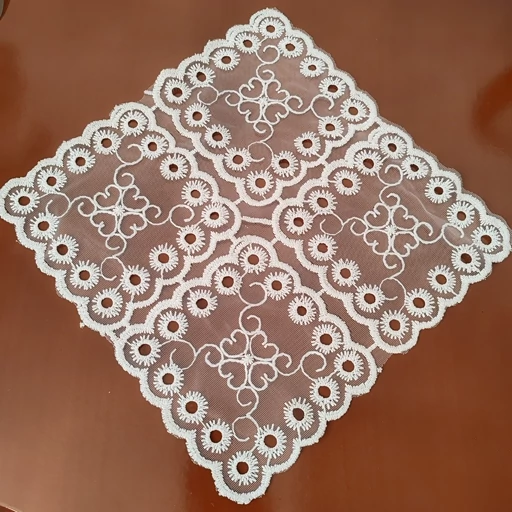 رومیزی مربع کوچک حریر گیپور گل گرد30*30
