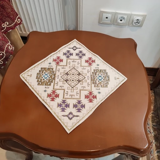 رومیزی مربع سه تکه مخمل شاین ابریشمی طرح عشایر