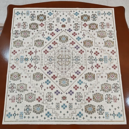 رومیزی روپشتی مربع مخمل ابریشمی شاین دار طرح عشایر 70