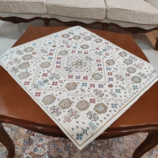 رومیزی روپشتی مربع مخمل ابریشمی شاین دار طرح عشایر 70