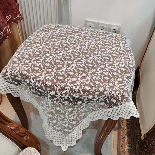رومیزی مربع بزرگ حریر گیپور حاشیه دار سایز 100